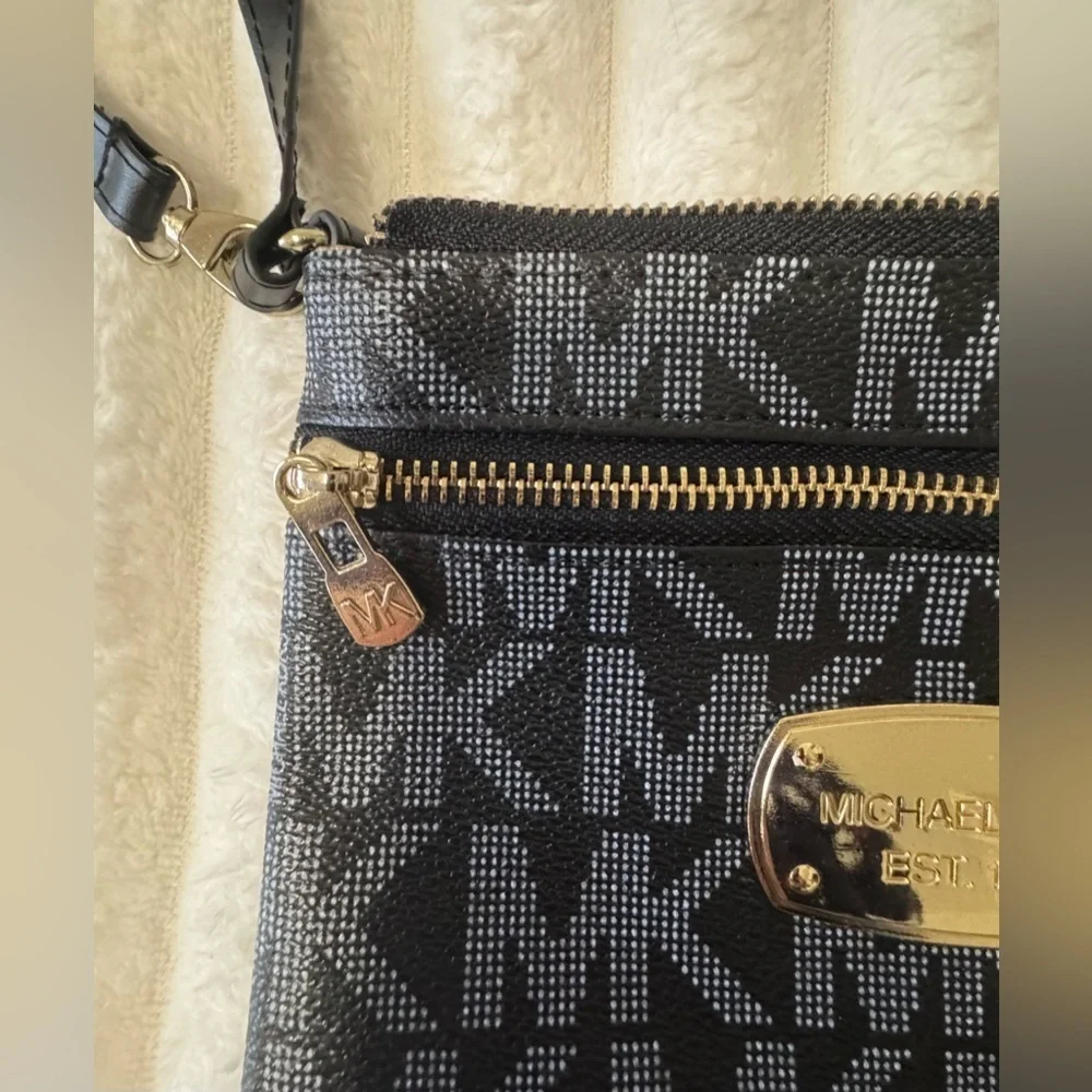 Michael Kors stylish wristlet